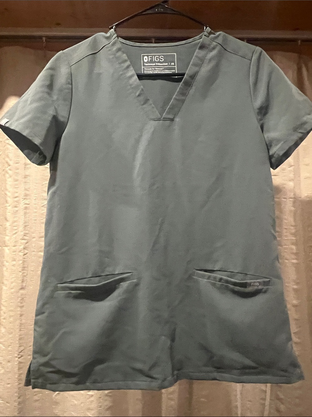 Figs FW1100 Women's V-Neck Scrub Top in gray, XS